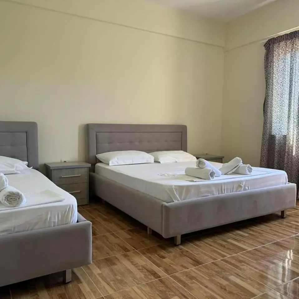 Vila Zisi Himare 0*,  Albania