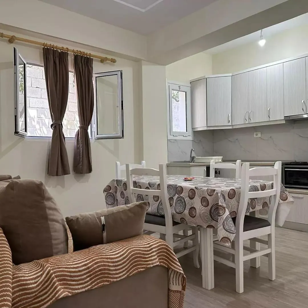 Vila Zisi Himare 0*,  Albania